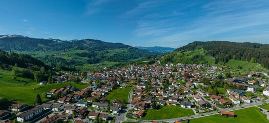 Fototapeta na wymiar Panorama-Ausblick auf den Luftkurort Oberstaufen im Allgäu
