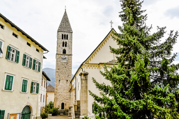Kurtatsch, Dorf, Kirche, Pfarrkirche, Vigiliuskirche, Weindorf, Weinstrasse, etschtal, Wanderweg,...