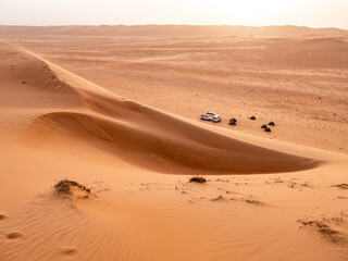 Fototapeta na wymiar Oman, bivouac dans le désert de Wadiba Sands