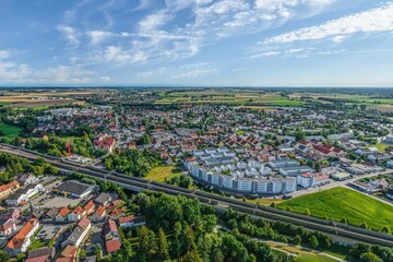 Mering im schwäbischen Paartal - Ausblick über die Bahntrasse Richtung Merching