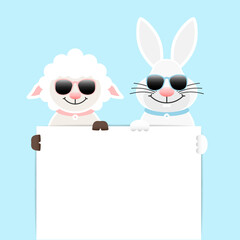 Obraz premium Schaf & Weißer Osterhase Sonnenbrille Halten Kleines Schild Himmel