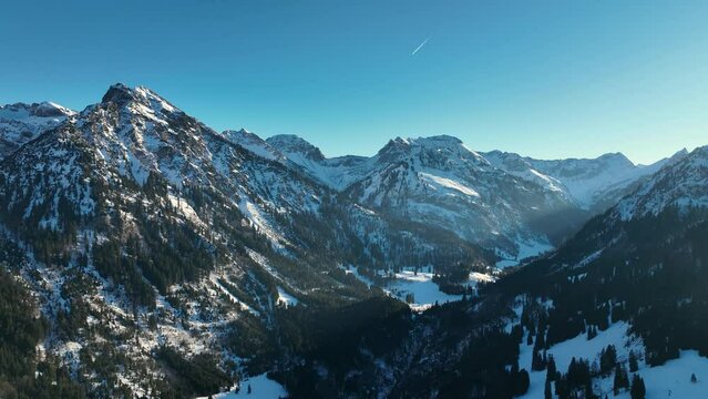 Germany, Bavaria, Hingtersteiner Valley near Bad Hindelang in winter