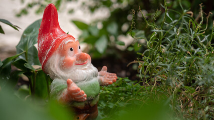 Garden gnome welcoming with open arms | garden decoration | urban gardening, front yard, backyard...