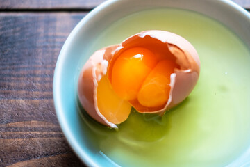 双子の黄身の卵