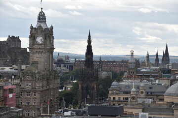 Fototapeta premium Aerial view of Edinburgh city centre with buildings and landmarks. 