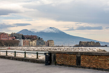 ITALIA-VESUVIO-IMBIANCATO