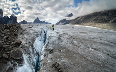 Tupermit Glacier in Akshayuk Pass. Auyuittuq National Park, Baffin Island, Canada. - 567766820