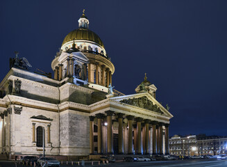 Obraz premium Saint Isaac's Cathedral (1858), Russian Orthodox cathedral in winter night. Saint Petersburg, Russia
