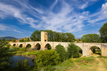 Obraz premium stone bridge over Ebro river in Frias, Burgos province, Castilla Leon, Spain
