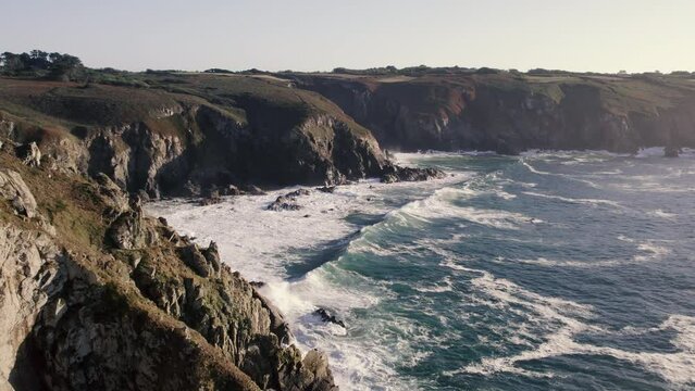 Rouleau de vague sur le littoral breton - Pointe de Castelmeur-Bretagne