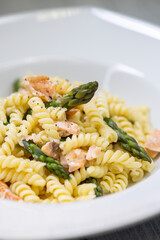 Spindle pasta with green asparagus and salmon