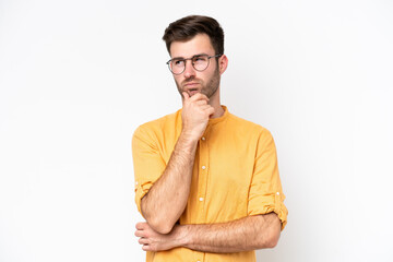 Young caucasian man isolated on white background having doubts and thinking