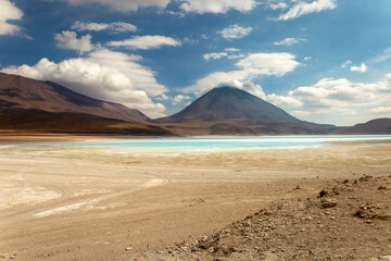Fototapeta na wymiar Green Laguna Verde and Licancabur volcano, Bolivia, border with Chilean Atacama