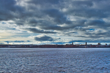 Obraz premium Birkenhead seen from Liverpool