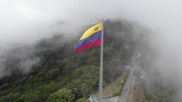 Bandera de Venezuela en el Waraira Repano