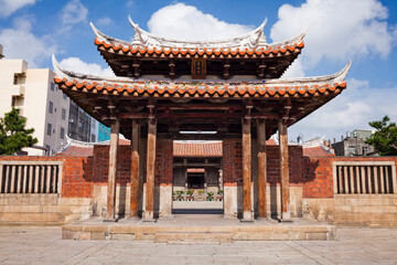 Obraz premium Building view of Lukang Lung-shan Temple in Changhua, Taiwan. It is a famous tourist attraction in Changhua County.