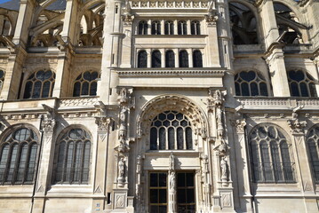 Fototapeta na wymiar Façade gothique de l'église Saint-Eustache à Paris. France
