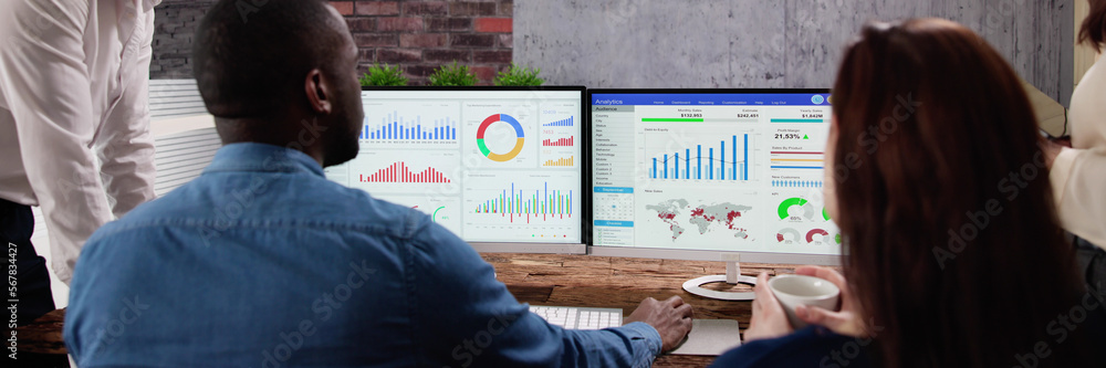 Aufkleber business data analytics on computer monitor
