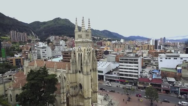 Panor&aacute;mica iglesia g&oacute;tica en Bogot&aacute; 