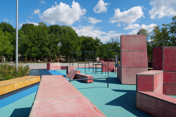 Sports ground with equipment for parkour and freerunning