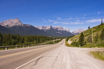 Naklejka premium Highway through Canadian Rockies.