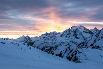 Fototapeta premium dramatic sunrise in the mountains
