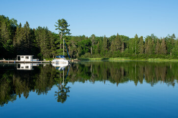 Fototapeta na wymiar Reflection on calm lake waters