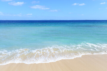 Fototapeta na wymiar 沖縄の美しい海