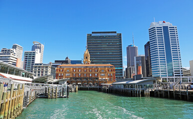 Fototapeta premium Leaving Waitemata Harbour - Auckland, New Zealand