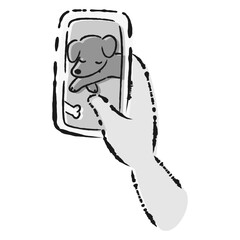 愛犬の様子（画像）が表示されたスマートフォンを持つ手