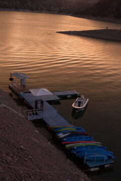 lancha en muelle