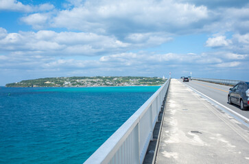 Obraz na płótnie Canvas 沖縄県の古宇利島〜屋我地島エリアの海や橋など美しい景色