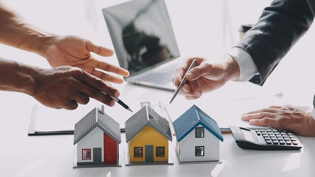 Real estate brokerage agent Deliver a sample of a model house to the customer, mortgage loan agreement Making lease and buy and sell house And contract home insurance mortgage loan concept