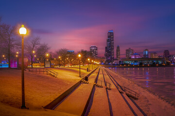 Fototapeta na wymiar Downtown Chicago, IL at sunset, Lake Michigan
