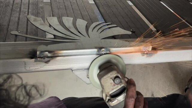 Steel cutting machine