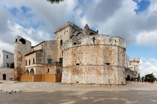 Conversano, Bari. Torre poligonale del Castello 