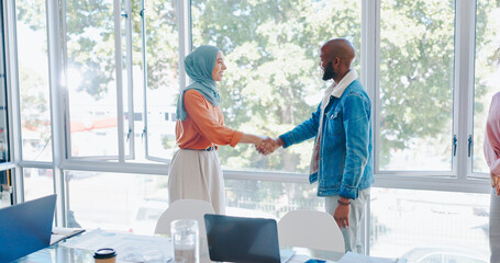 Obraz premium agreement, asian man, b2b, black man, black people, black woman, business, business deal, business meeting, business people, career, collaboration, commitment, community, company, conference room, co