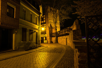 Toruń, the road to the leaning tower at night - obrazy, fototapety, plakaty