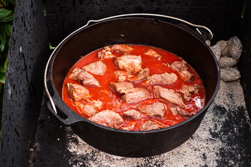 Stifado aus dem Dutch Oven