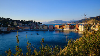 Foto scattata nella Baia del Silenzio di Sestri Levante durante il tramonto.