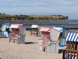 Strandkörbe am strand der Ostsee bei Boltenhagen