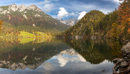 Fototapeta na wymiar Hintersteiner See bei Scheffau am Wilden Kaiser, Tirol, Österreich