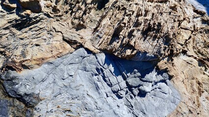 長崎県壱岐の地殻変動の様子がわかる岬の断層