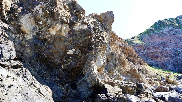 長崎県壱岐の地殻変動の様子がわかる岬の断層