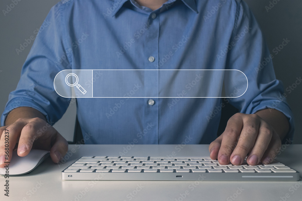 Fototapete searching browsing information data on search engine internet seo networking concept. businessman wo