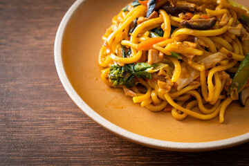 stir-fried yakisoba noodles with vegetable in vegan style