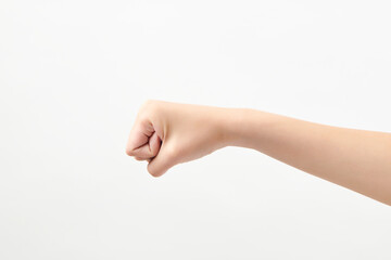 주먹을 쥔 여자의 손