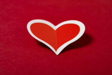 Obraz premium angle view a heart on a red background