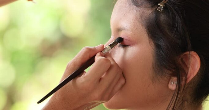 make-up, artist paint the eyelids on the eyes with a makeup brush.4k video
