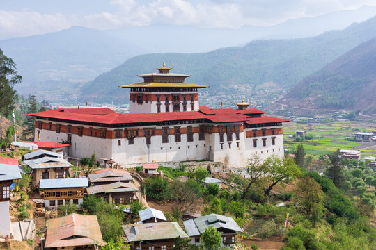 The Rinpung Dzong monastery (meaning literally the Fortress of the Heap of  Jewels) in Paro, Bhutan Stock Photo - Alamy